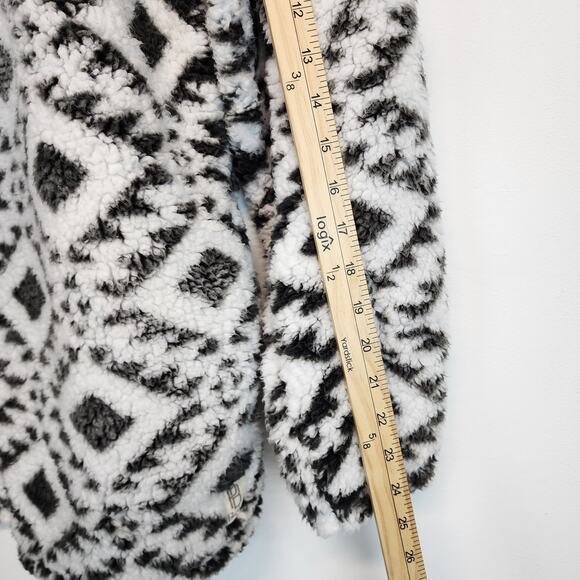 North Carolina Tar Heels 1/4 Zip Sherpa Jacket Size L Gray Relaxed Aztec Print - Picture 11 of 12